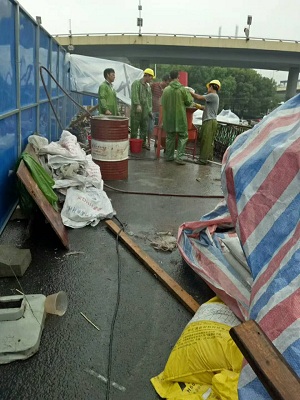 八一桥抢险加固3