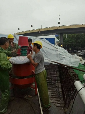 八一桥抢险加固4